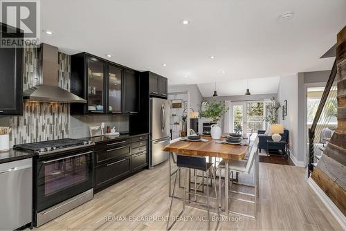 177 Riverwalk Place, Guelph/Eramosa, ON - Indoor Photo Showing Kitchen With Upgraded Kitchen
