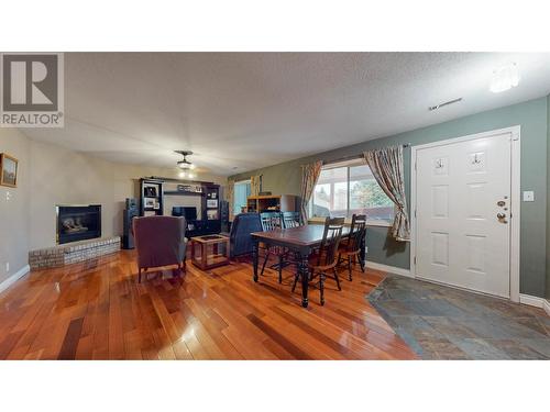 925 Eastside Avenue, Oliver, BC - Indoor With Fireplace