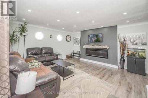 68 Carlton Street, St. Catharines, ON - Indoor Photo Showing Living Room