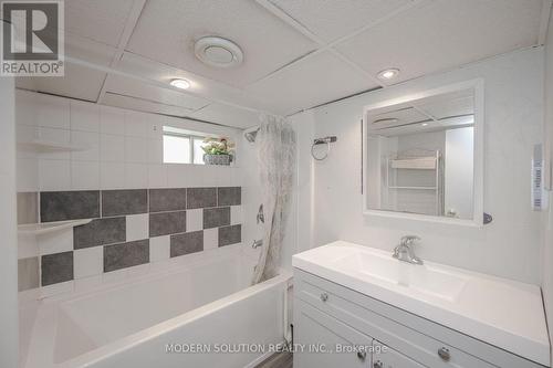 68 Carlton Street, St. Catharines, ON - Indoor Photo Showing Bathroom