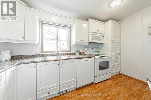 33 Water Street, Puslinch, ON - Indoor Photo Showing Kitchen With Double Sink