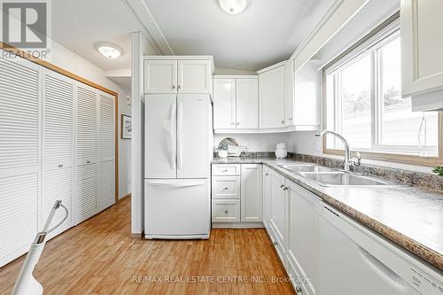 33 Water Street, Puslinch, ON - Indoor Photo Showing Kitchen With Double Sink
