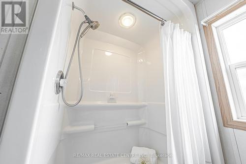 33 Water Street, Puslinch, ON - Indoor Photo Showing Bathroom