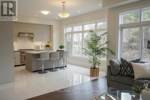 23 Kingwood Lane, Aurora, ON - Indoor Photo Showing Kitchen With Upgraded Kitchen