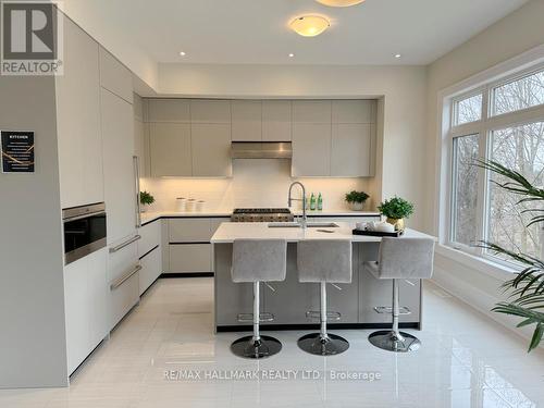 23 Kingwood Lane, Aurora, ON - Indoor Photo Showing Kitchen With Upgraded Kitchen