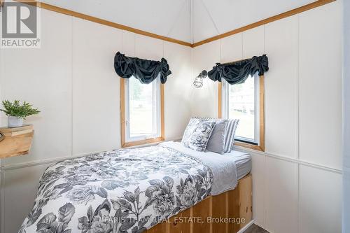 5632 Penetanguishene Road, Springwater, ON - Indoor Photo Showing Bedroom