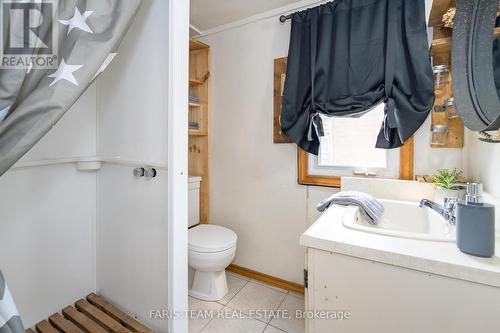 5632 Penetanguishene Road, Springwater, ON - Indoor Photo Showing Bathroom