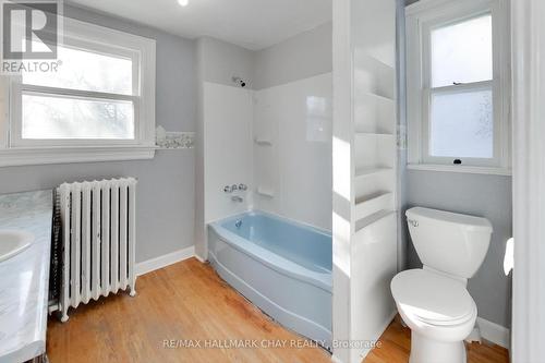 Upper - 76 Toronto Street, Barrie, ON - Indoor Photo Showing Bathroom