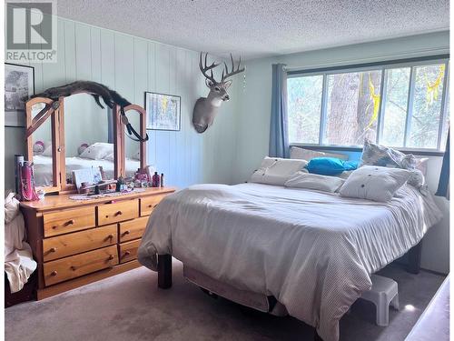 3712 Highway 97 N Highway, Falkland, BC - Indoor Photo Showing Bedroom