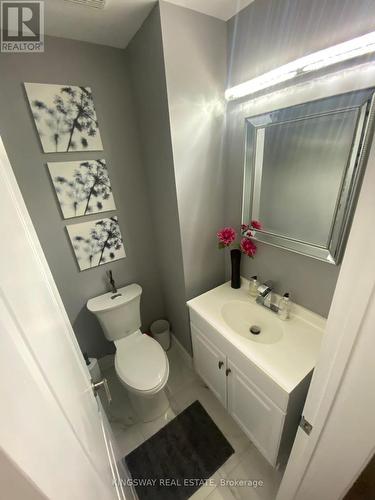 83 Queen Mary Drive, Brampton, ON - Indoor Photo Showing Bathroom