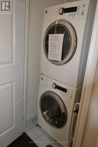 907 - 386 Yonge Street, Toronto, ON - Indoor Photo Showing Laundry Room