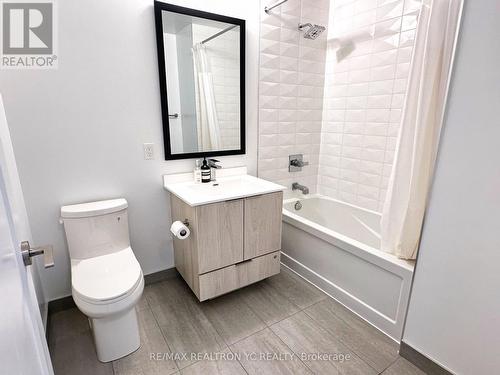 425 - 1 Belsize Drive, Toronto, ON - Indoor Photo Showing Bathroom