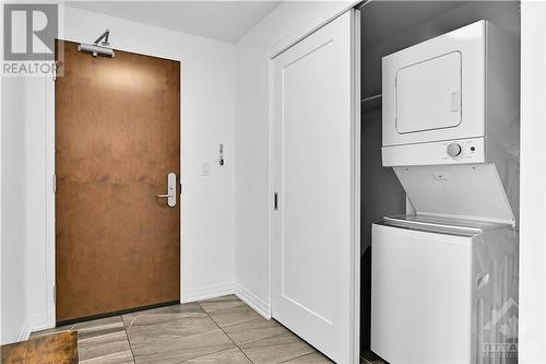 805 Carling Avenue Unit#3202, Ottawa, ON - Indoor Photo Showing Laundry Room