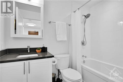 805 Carling Avenue Unit#3202, Ottawa, ON - Indoor Photo Showing Bathroom