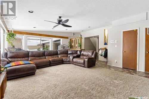 161 Halifax Street N, Regina, SK - Indoor Photo Showing Living Room