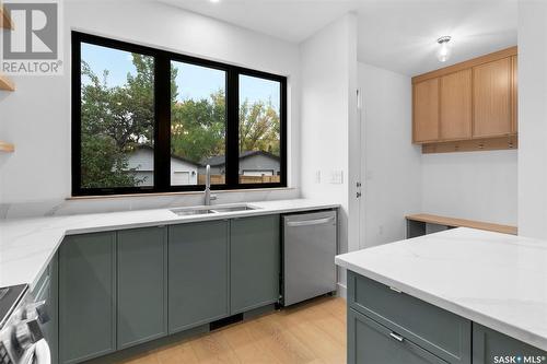 1109 9Th Street E, Saskatoon, SK - Indoor Photo Showing Kitchen With Double Sink