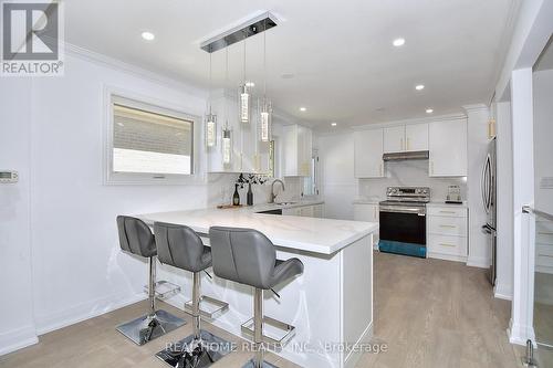 51 Gladman Avenue, Newmarket, ON - Indoor Photo Showing Kitchen With Upgraded Kitchen