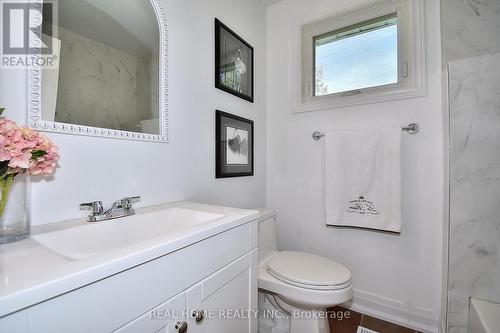 51 Gladman Avenue, Newmarket, ON - Indoor Photo Showing Bathroom