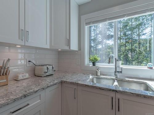 2784 Celestial Crt, Langford, BC - Indoor Photo Showing Kitchen With Double Sink With Upgraded Kitchen