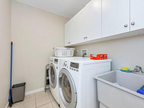 6261 Algonkin Pl, Duncan, BC - Indoor Photo Showing Laundry Room