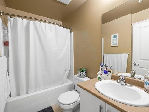 303-2220 Sooke Rd, Colwood, BC - Indoor Photo Showing Bathroom