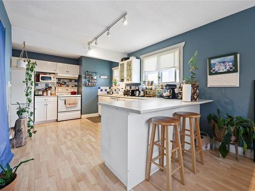 1563 San Juan Ave, Saanich, BC - Indoor Photo Showing Kitchen