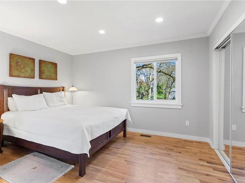 4020 Cumberland Rd, Saanich, BC - Indoor Photo Showing Bedroom
