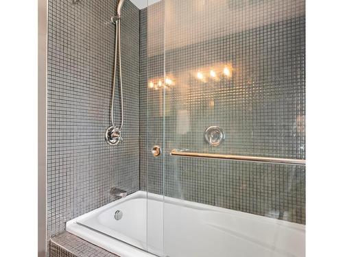 4020 Cumberland Rd, Saanich, BC - Indoor Photo Showing Bathroom