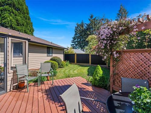 7826 Fairmeadow Pl, Central Saanich, BC - Outdoor With Deck Patio Veranda