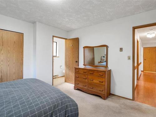7826 Fairmeadow Pl, Central Saanich, BC - Indoor Photo Showing Bedroom
