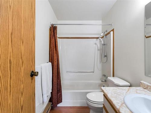 7826 Fairmeadow Pl, Central Saanich, BC - Indoor Photo Showing Bathroom