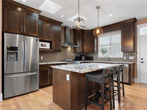 5790 Linyard Rd, Nanaimo, BC - Indoor Photo Showing Kitchen With Upgraded Kitchen