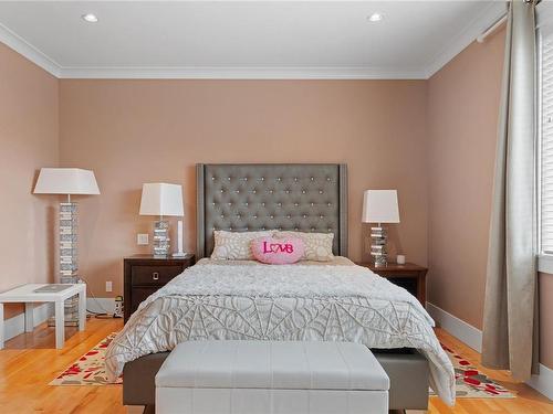 5790 Linyard Rd, Nanaimo, BC - Indoor Photo Showing Bedroom