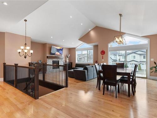 5790 Linyard Rd, Nanaimo, BC - Indoor Photo Showing Dining Room