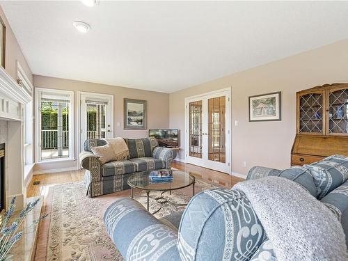 8446 Rumming Rd, Lantzville, BC - Indoor Photo Showing Living Room With Fireplace