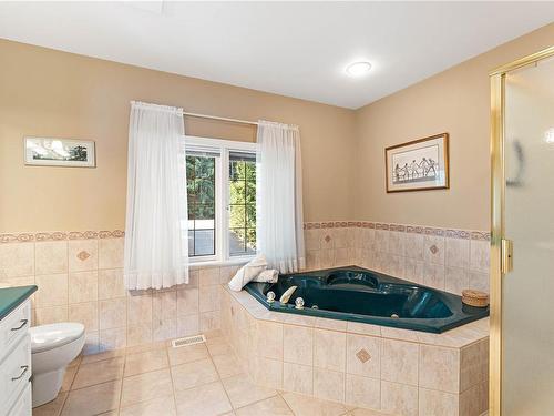 8446 Rumming Rd, Lantzville, BC - Indoor Photo Showing Bathroom