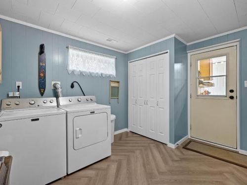 2299 Cleasby Street, Merritt, BC - Indoor Photo Showing Laundry Room