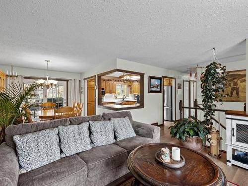 2299 Cleasby Street, Merritt, BC - Indoor Photo Showing Living Room