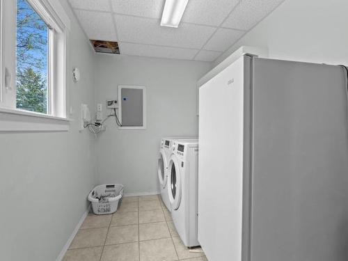 503 Robson Drive, Kamloops, BC - Indoor Photo Showing Laundry Room