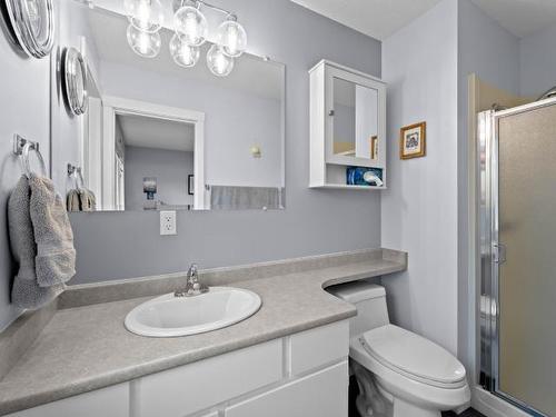 503 Robson Drive, Kamloops, BC - Indoor Photo Showing Bathroom