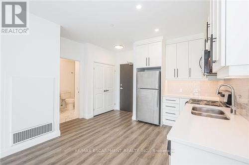 307 - 332 Gosling Gardens, Guelph, ON - Indoor Photo Showing Kitchen With Double Sink