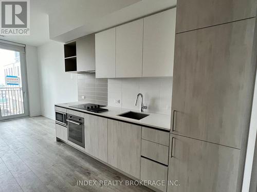 305 - 1000 Portage Parkway, Vaughan, ON - Indoor Photo Showing Kitchen With Upgraded Kitchen