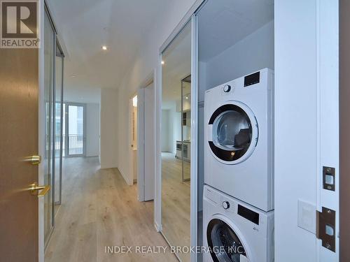 305 - 1000 Portage Parkway, Vaughan, ON - Indoor Photo Showing Laundry Room