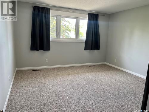 451 3Rd Avenue Nw, Swift Current, SK - Indoor Photo Showing Other Room