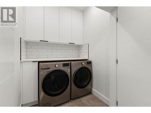 1452 Ethel Street Unit# 2, Kelowna, BC - Indoor Photo Showing Laundry Room