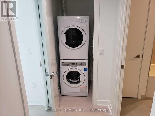 407 - 501 Adelaide Street W, Toronto, ON - Indoor Photo Showing Laundry Room