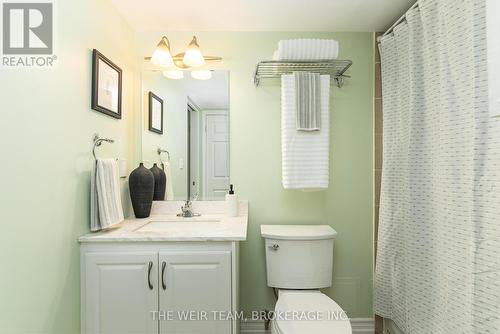 104 - 207 Wellesley Street E, Toronto, ON - Indoor Photo Showing Bathroom