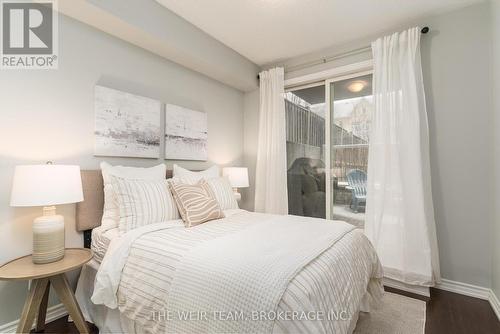 104 - 207 Wellesley Street E, Toronto, ON - Indoor Photo Showing Bedroom