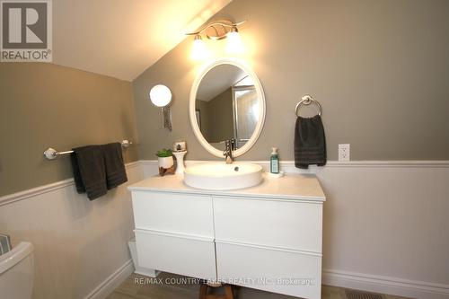 19 Hillcrest Avenue, Kawartha Lakes, ON - Indoor Photo Showing Bathroom