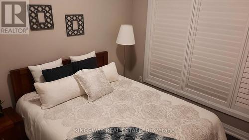 2 - 8974 Willoughby Drive, Niagara Falls, ON - Indoor Photo Showing Bedroom